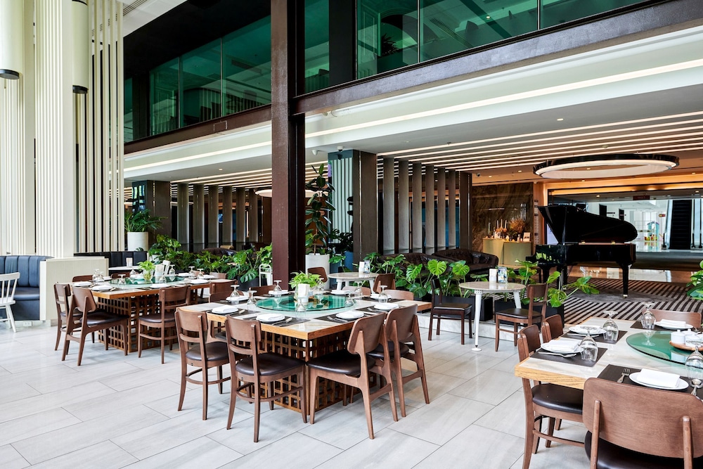 TK. Palace Hotel & Convention Bangkok 143/160
