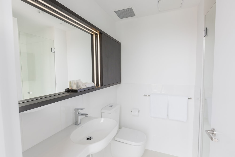 IBIS ADELAIDE 70/71