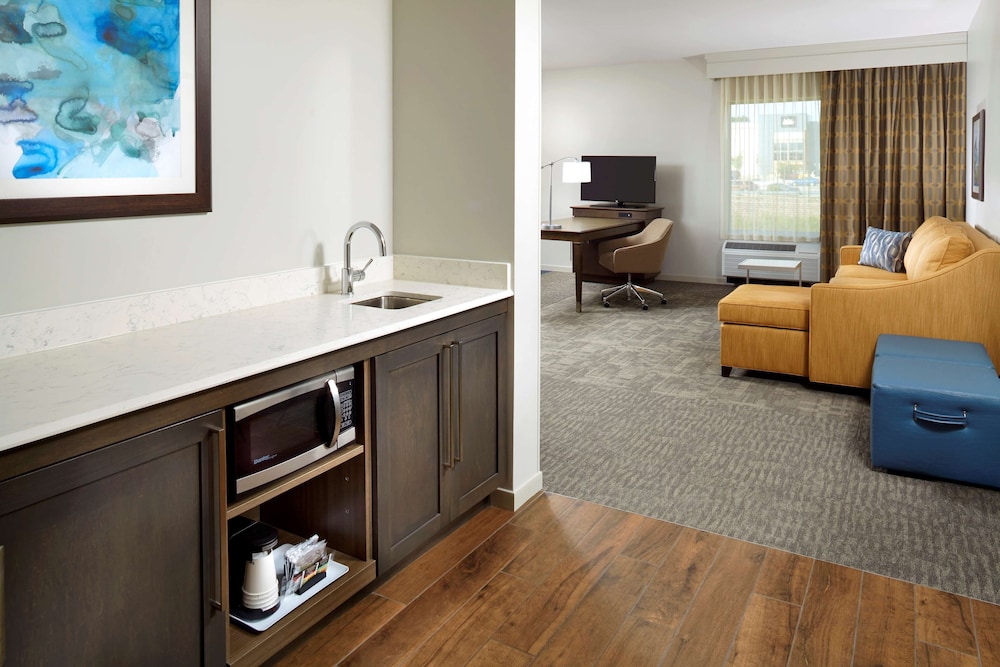 Hampton Inn Suites Pittsburgh Airport South Settlers Ridge 14/60