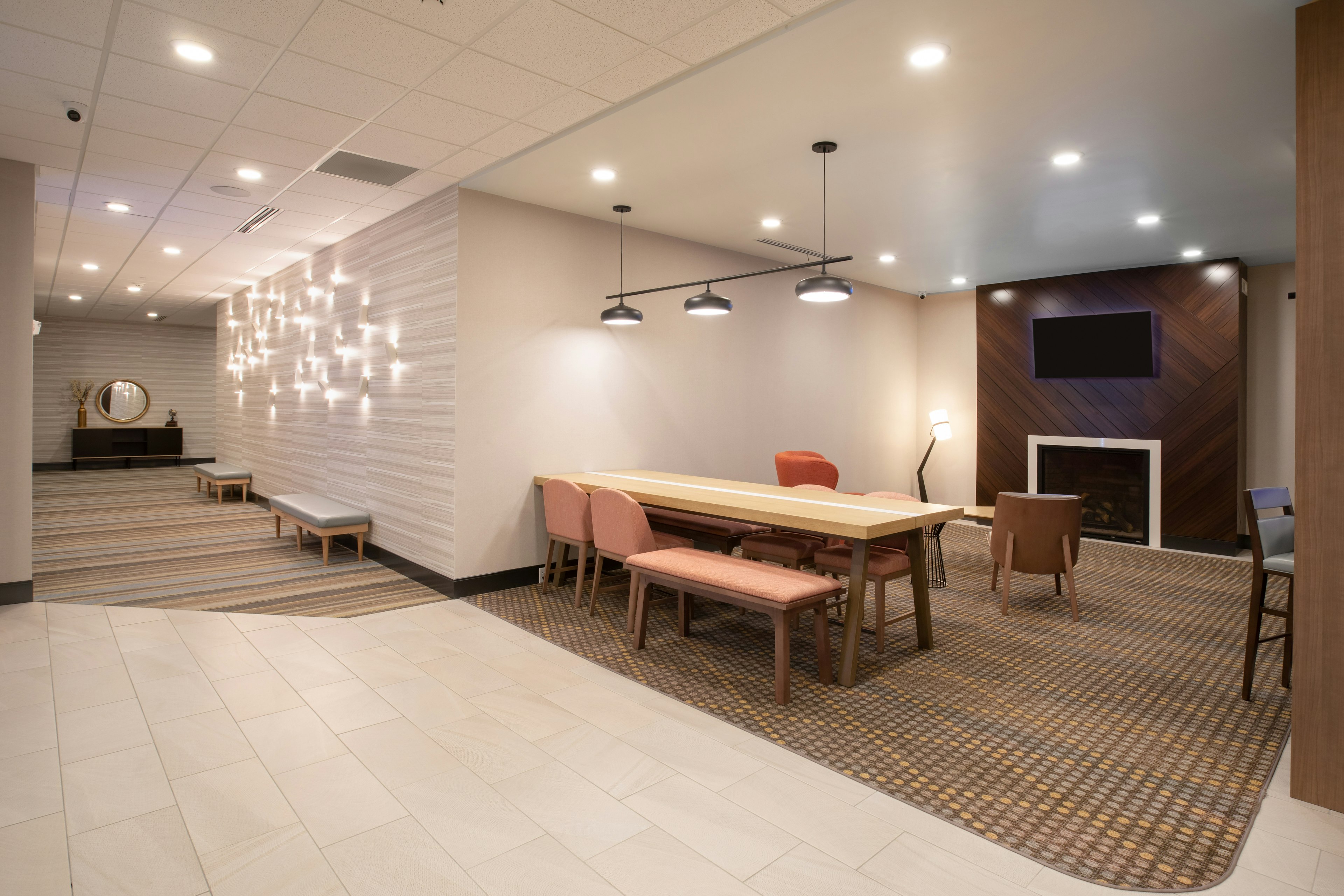 Holiday Inn Glendale - Stadium & Ent Dist 49/77