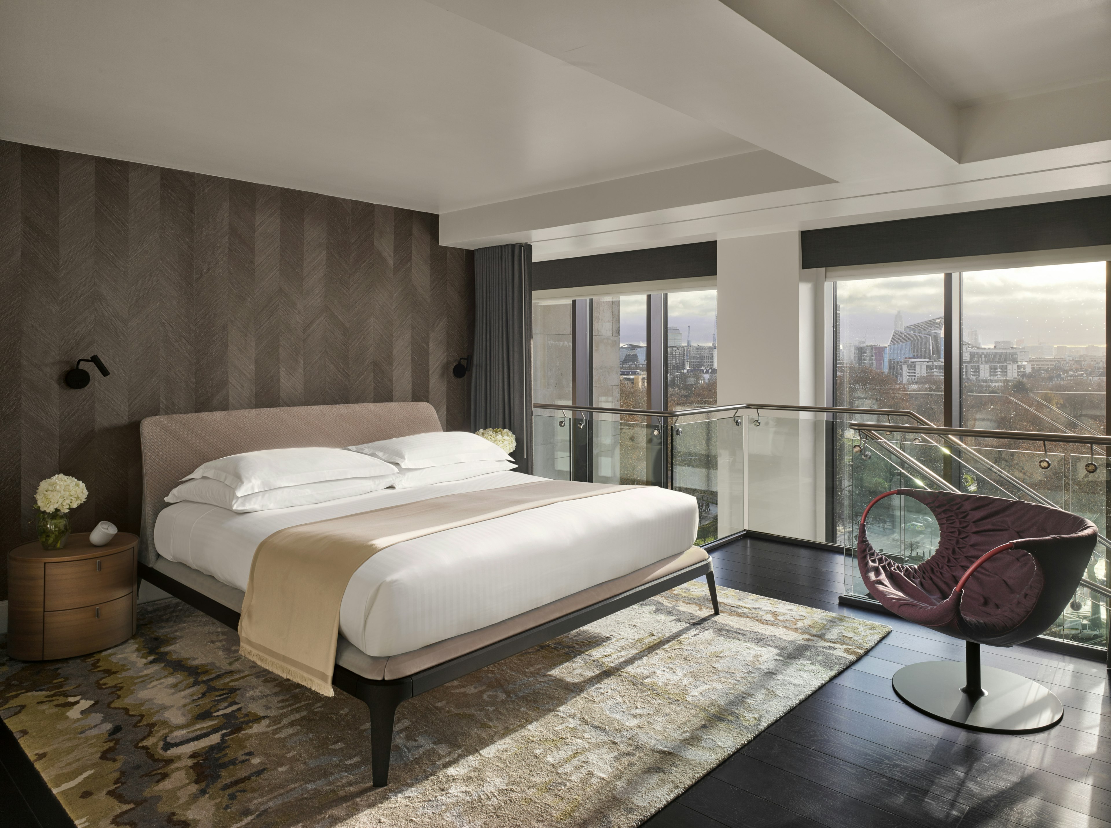 London, Suite