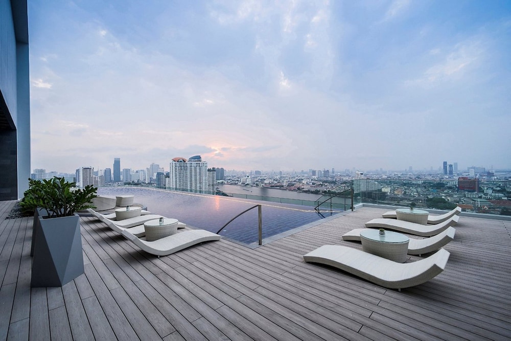 Avani Riverside Bangkok Hotel 67/72