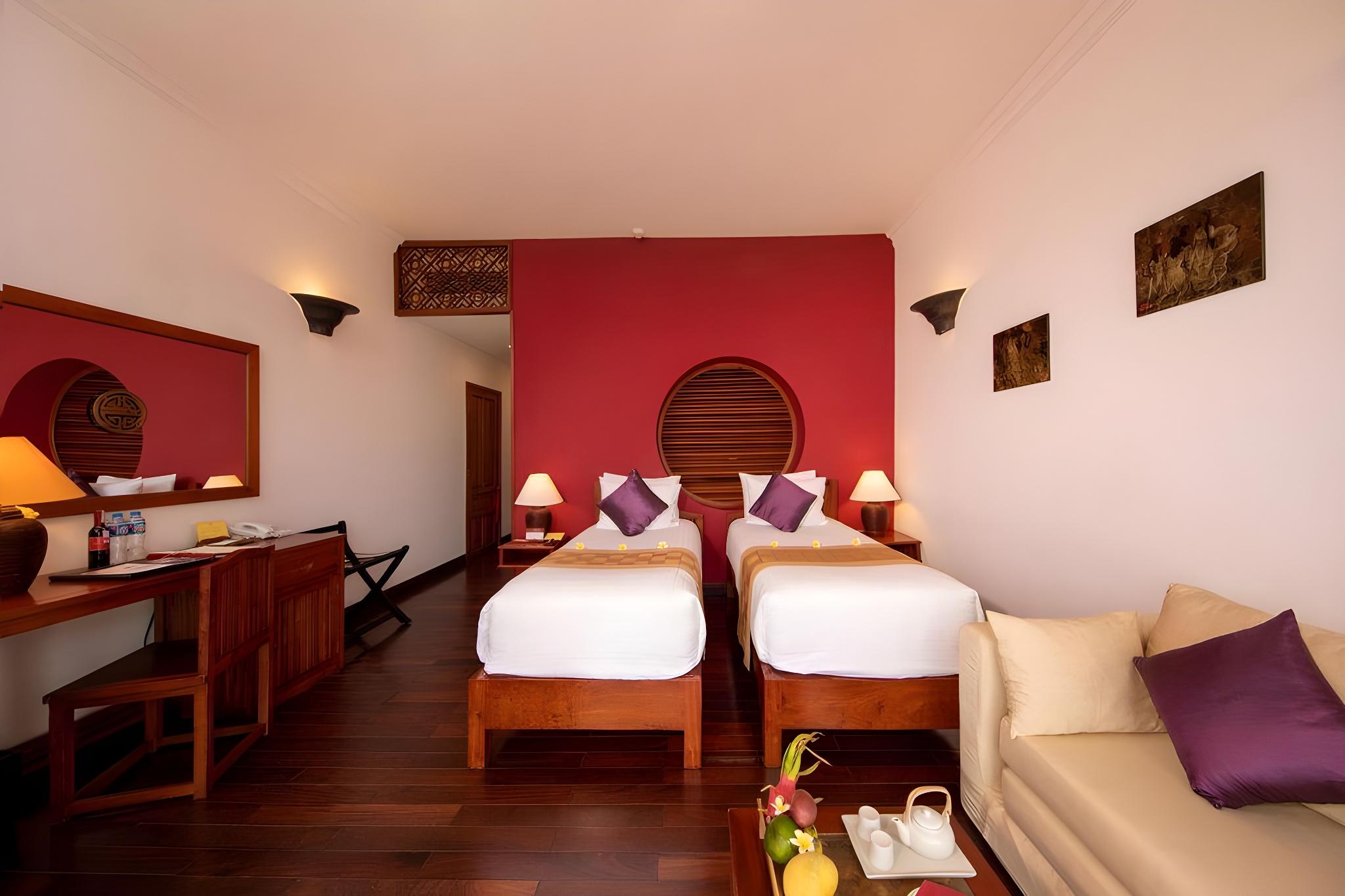 Room, Twin Beds, River View