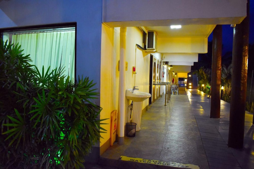 Airport Ace Hotel 37/66
