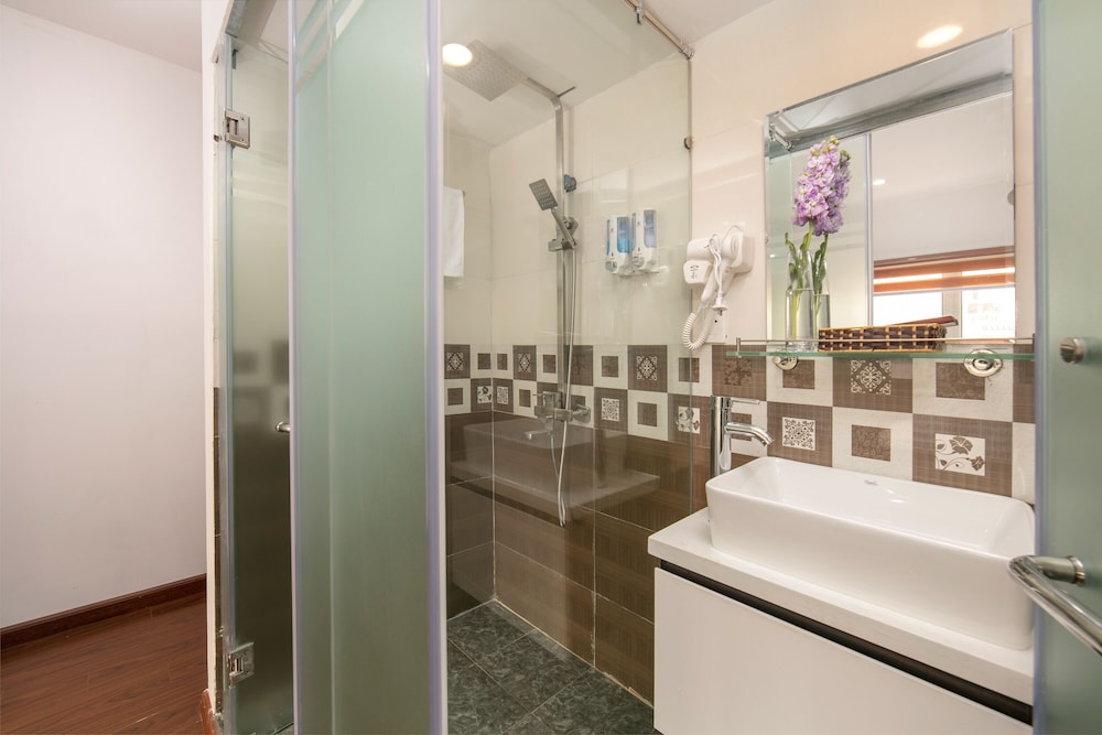 Hanoi Aria Central Hotel & Spa 32/34