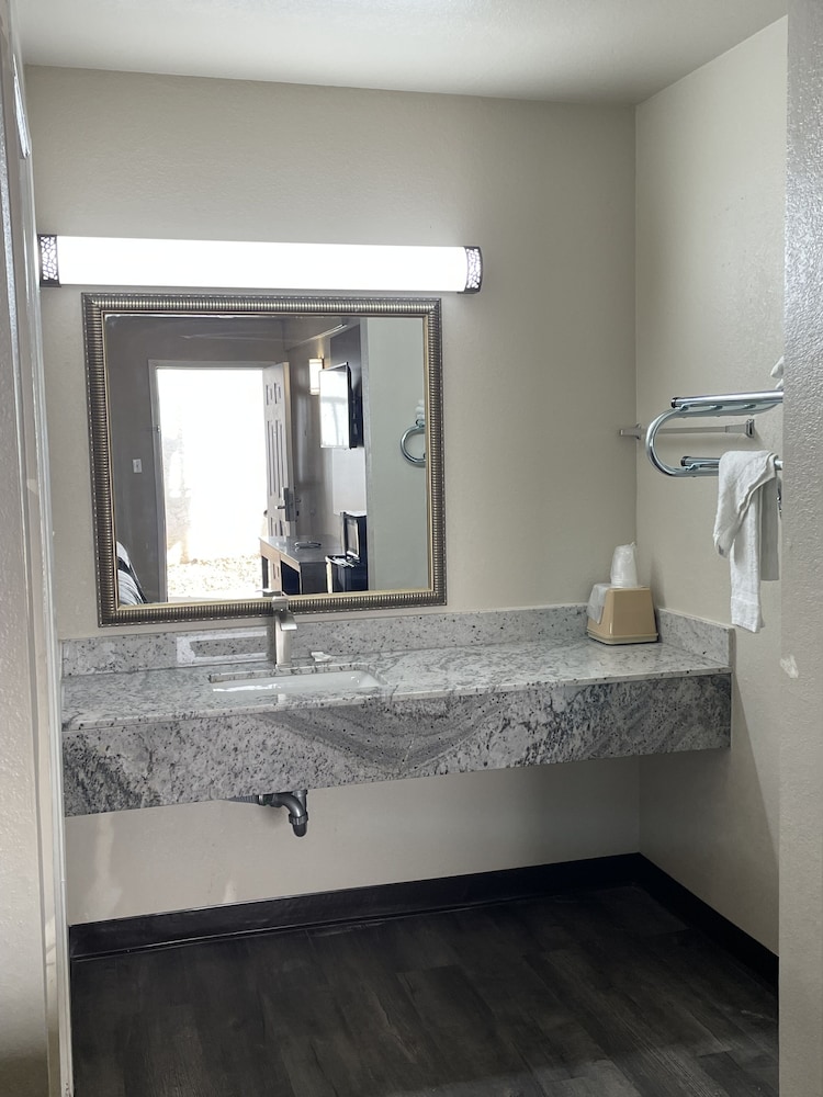 Masters Inn Doraville 10/25