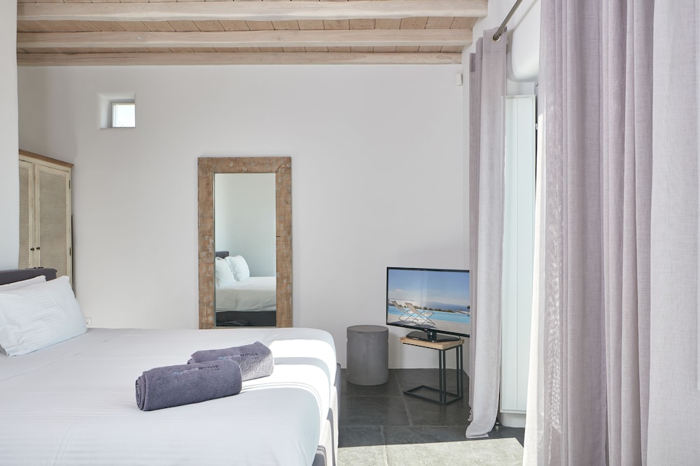 3 BEDROOMS, VILLA
