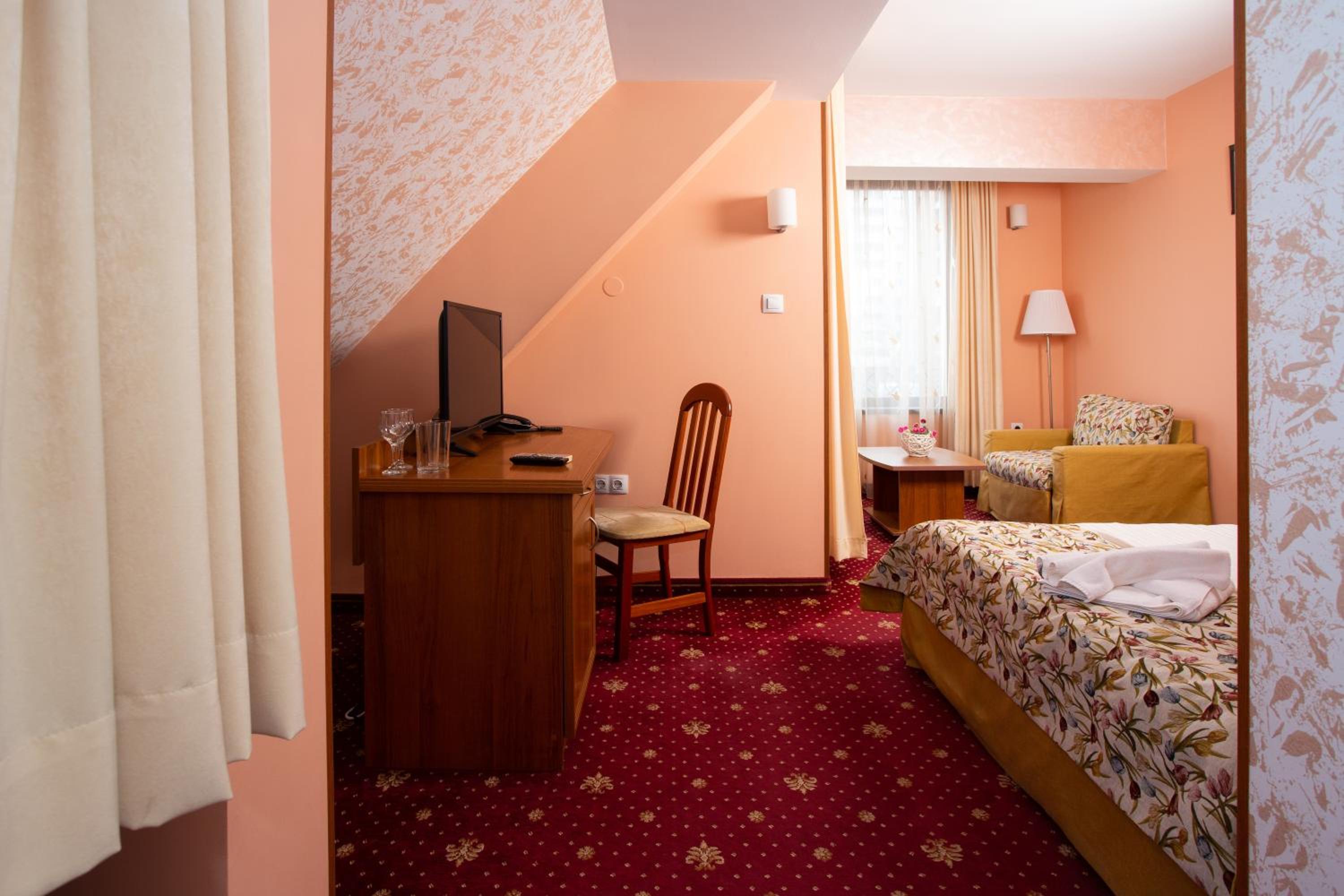 Contessa Hotel 21/45