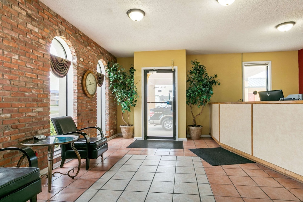 Econo Lodge Jonesboro 12/25