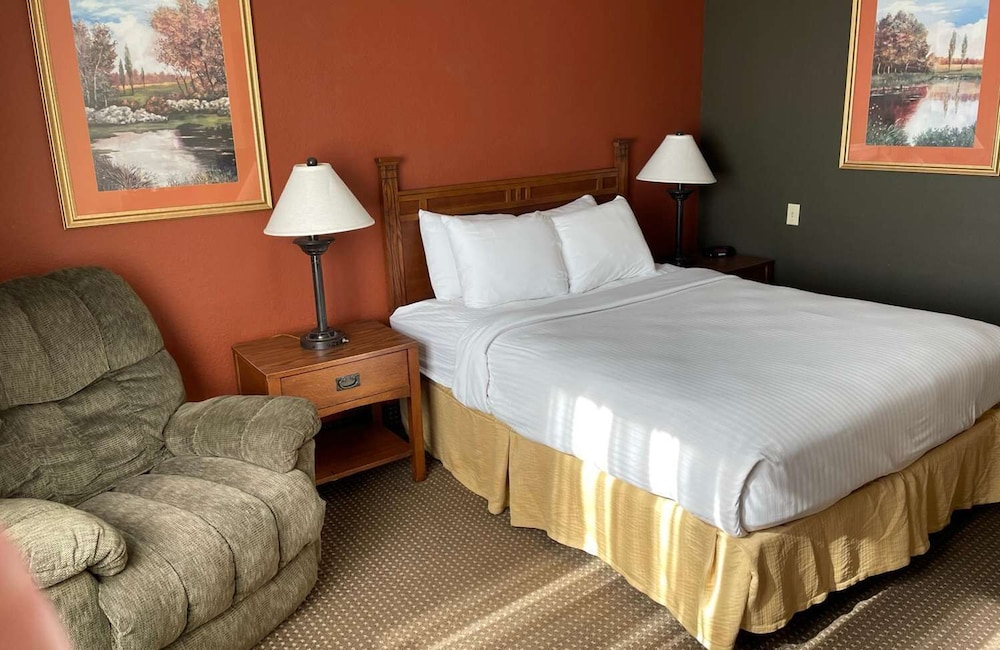 غرفة قياسية مفردة بسرير كينج، Crossroads Hotel & Event Center 3/10