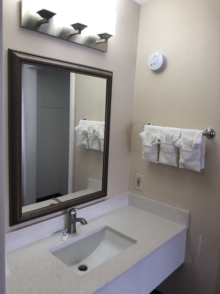 Super 8 By Wyndham Williams West Route 66 Grand Canyon Area Ex Rodeway Inn 54/54
