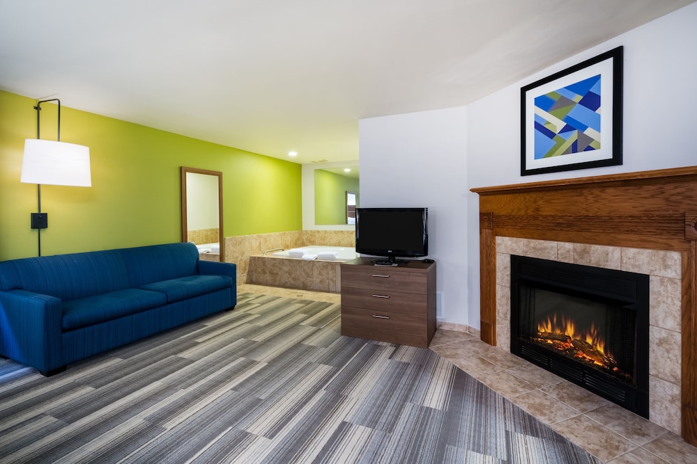 Holiday Inn Express & Suites Rocky Mount/Smith Mtn Lake 52/75