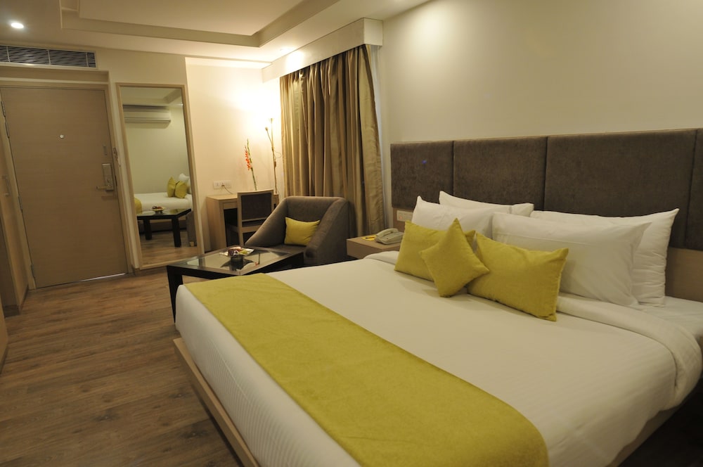DELUXE, DOUBLE OR TWIN BED