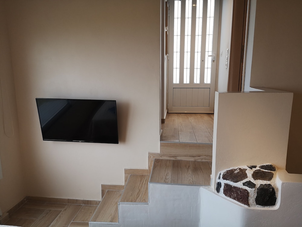 Amerisa Suites 63/85