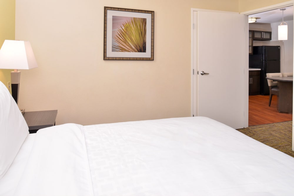 Candlewood Suites Austin-Round Rock 6/48