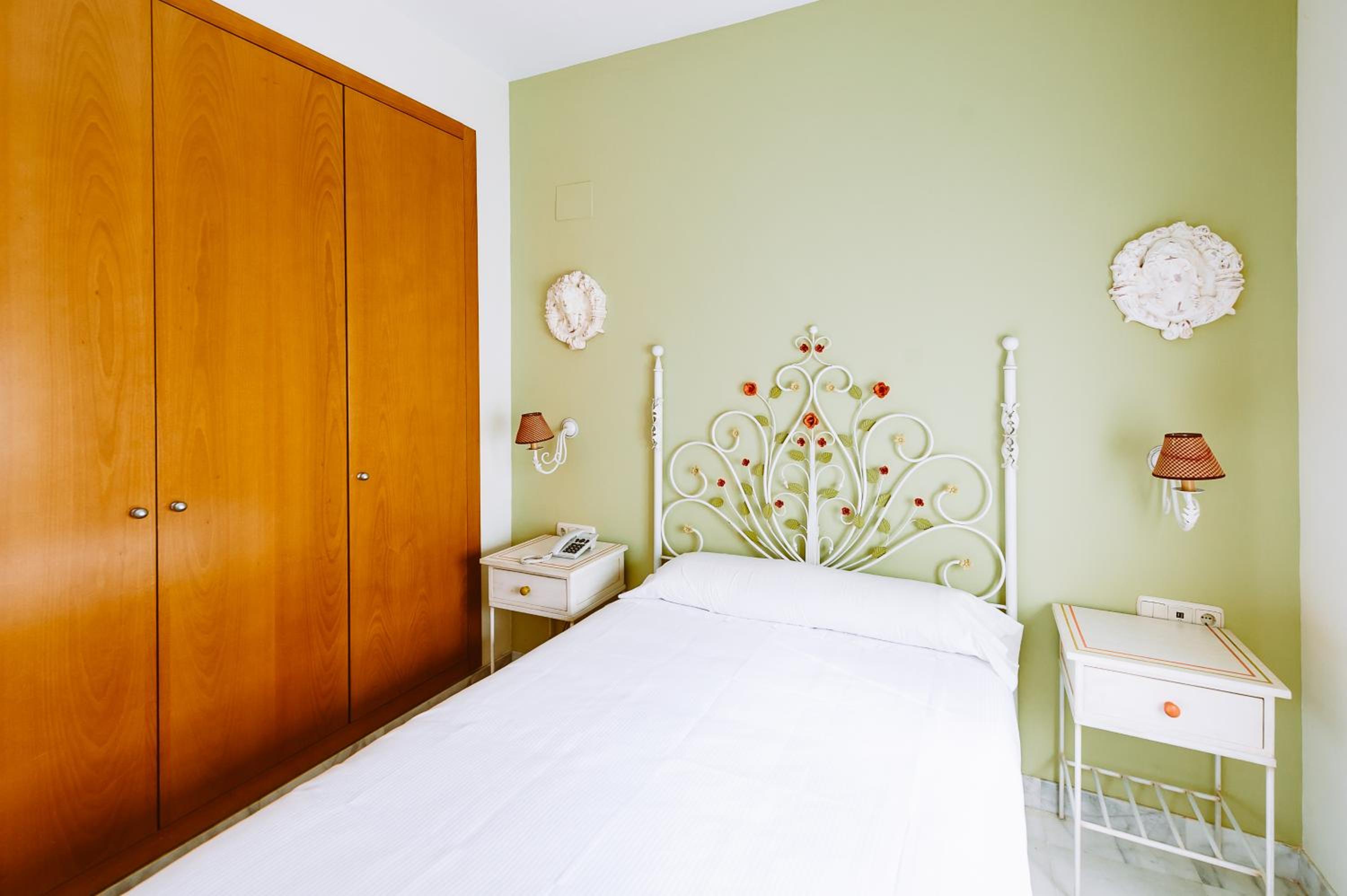 غرفة اقتصادية بسرير مزدوج، Basic Hotel Dona Manuela 3/5