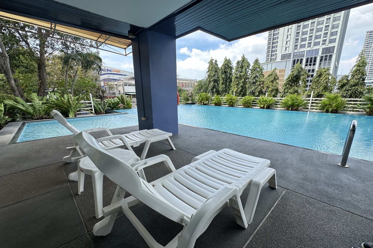J Town Serviced Apartments Hotel 57/58
