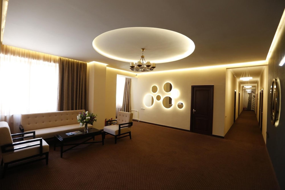 Hotel 14th Floor 20/41