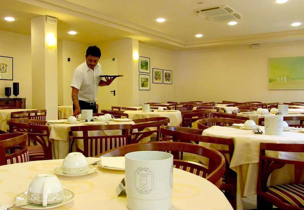 Sabra Hotel 20/35