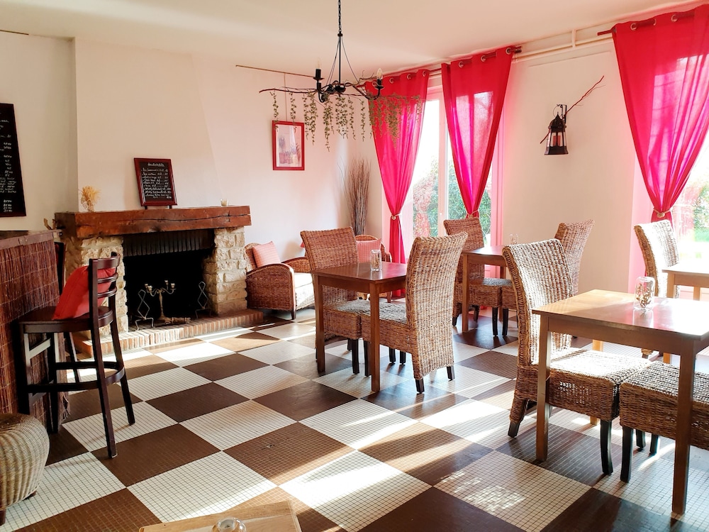 HOTEL LE SAINT CYR 28/41