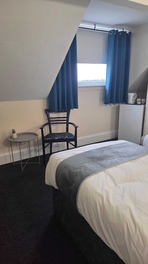 Devonshire House Hotel 10/50