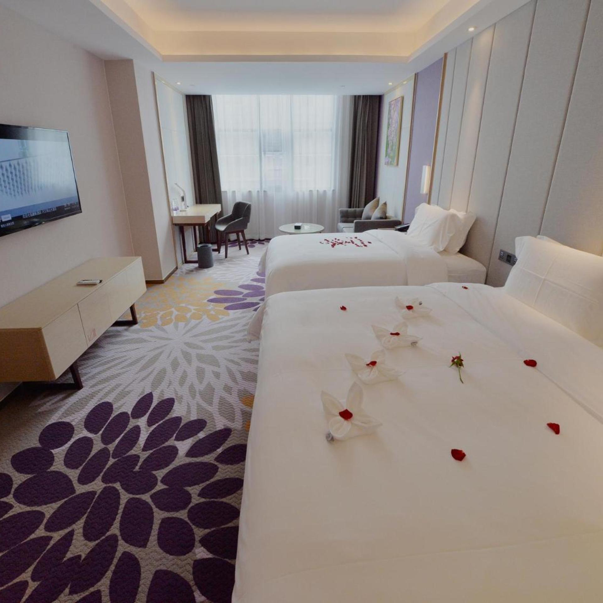 Lavande Hotel (Xingyi Jushan Avenue) 6/22