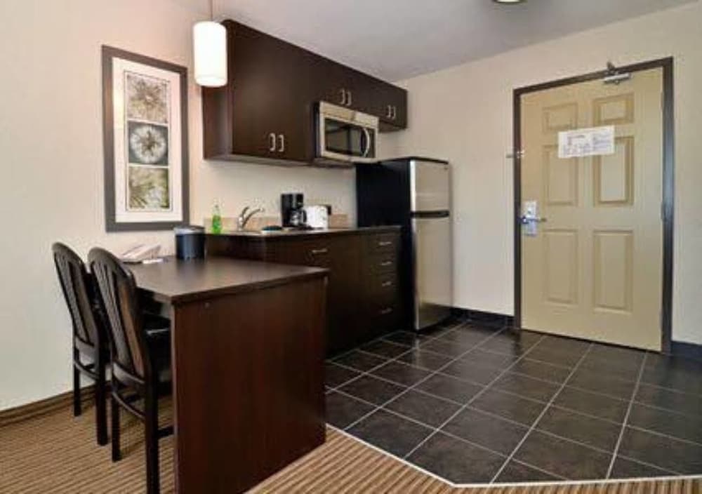 Quality Inn & Suites Thompson, MB 5/41