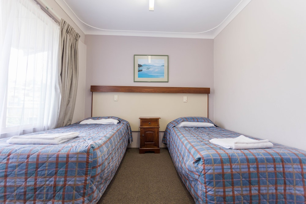 Sleepwell Motel 6/39