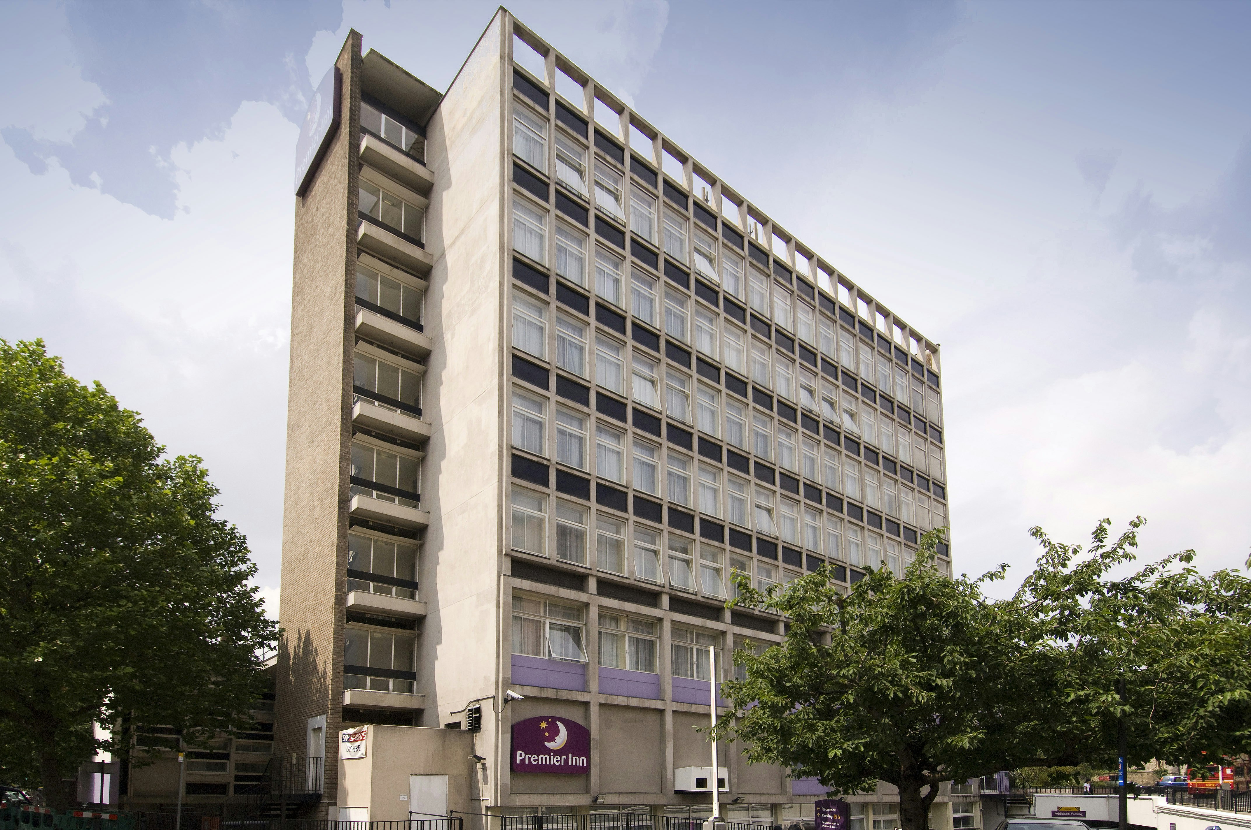 Premier Inn London Putney Bridge 3/30