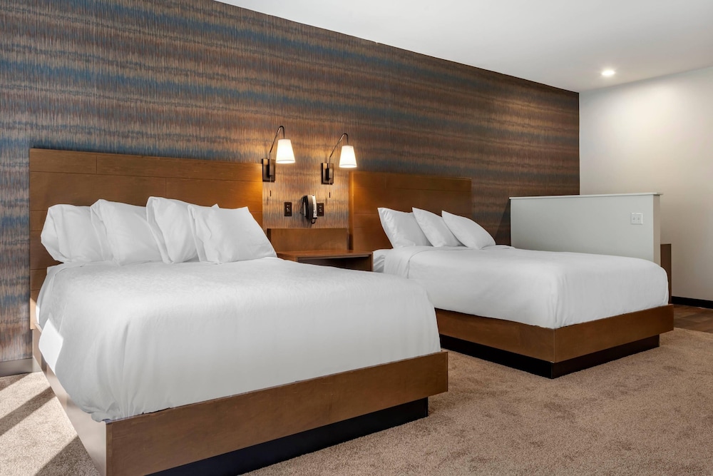 The Cranberry Ascend Hotel Collection 30/65