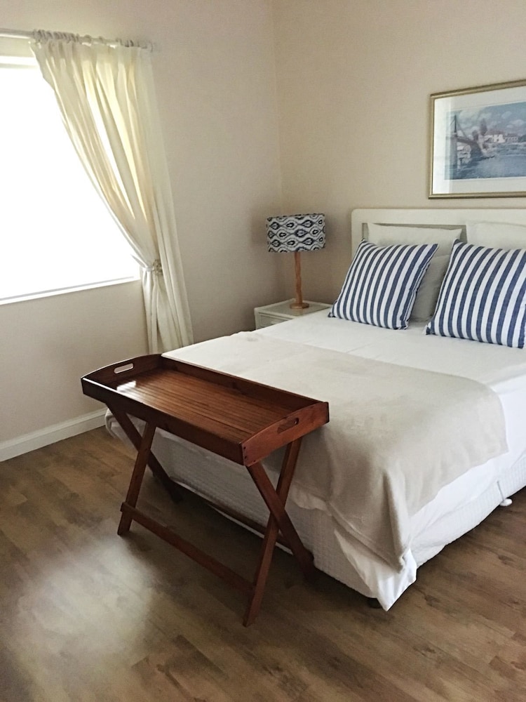 No. 10 Caledon Street Guest House 17/76