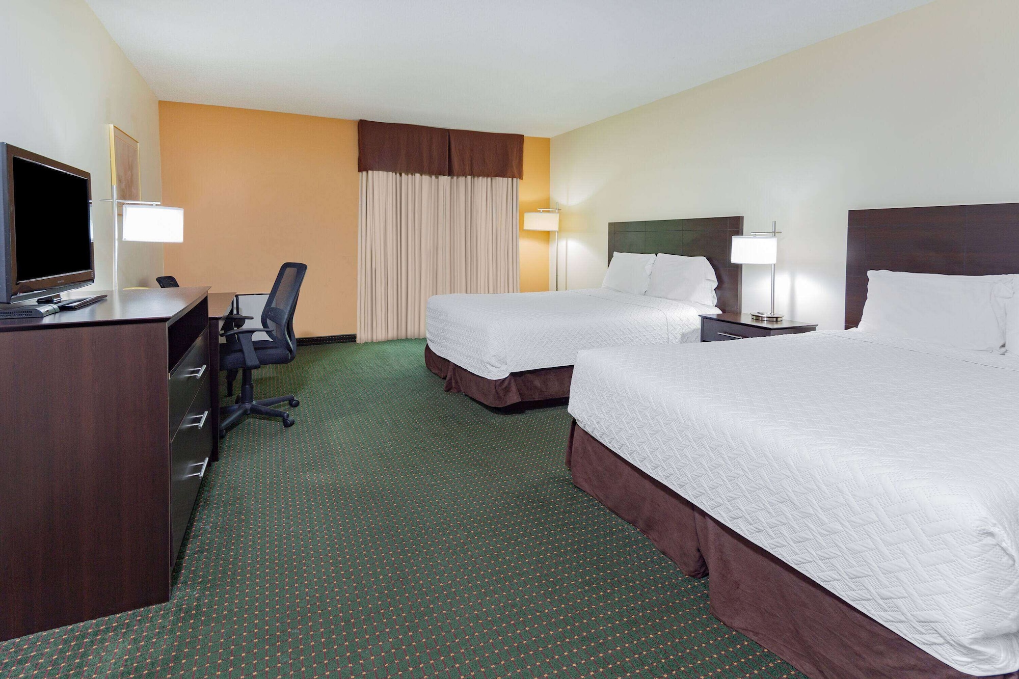 Superior, 2 Queen Beds, Sun Deck, Accessible