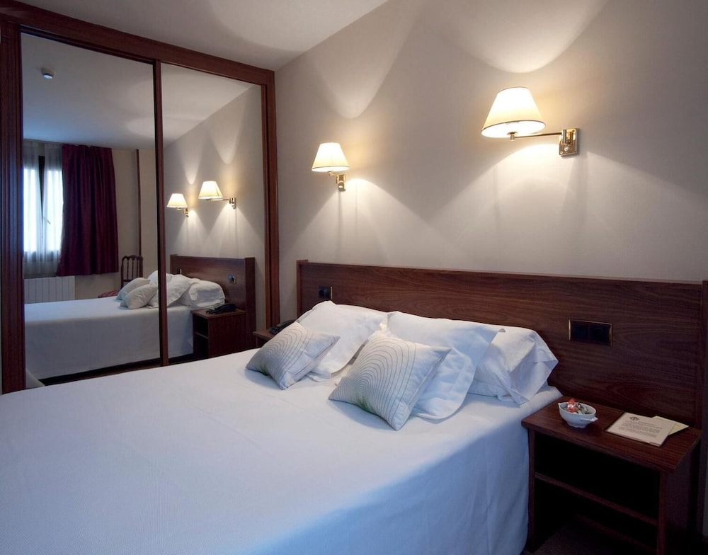 Arias Hotel 10/38