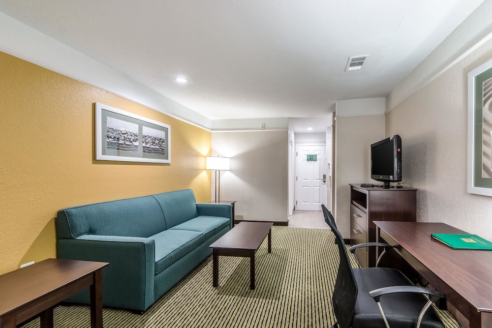 Quality Inn & Suites Seaworld North 30/42