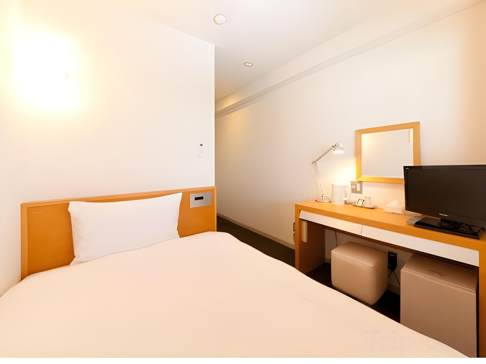 Room, Semi Double Bed