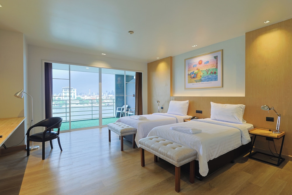 MODERN, PREMIER, RIVER VIEW