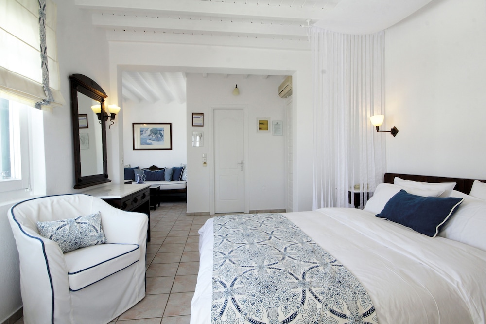Pelican Bay Art Hotel 14/63