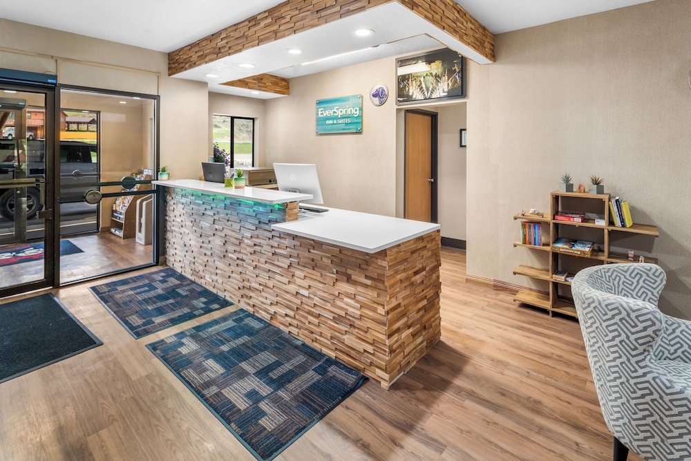 Everspring Inn Suites Hill City 6/61