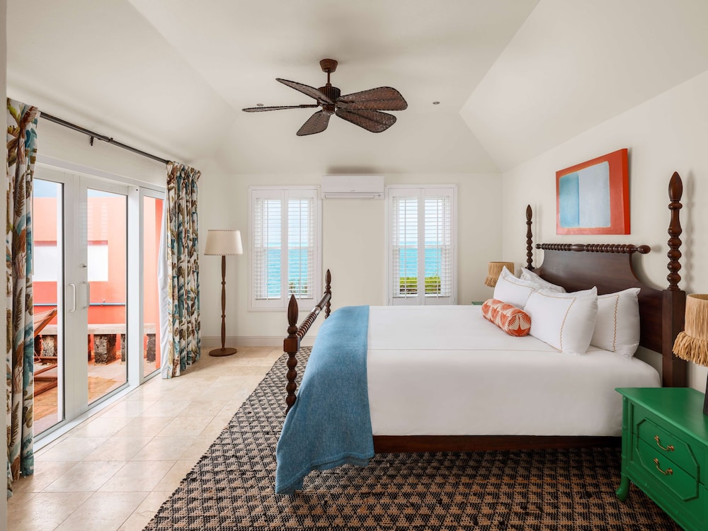 1 Bedroom, Cottage, King Bed, Water View, Sofa, with Pool
