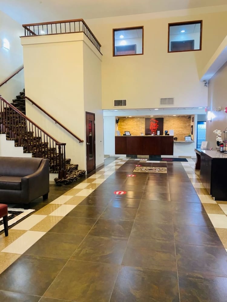 Red Roof Inn and Suites Detroit - Melvindale / Dearborn 24/42
