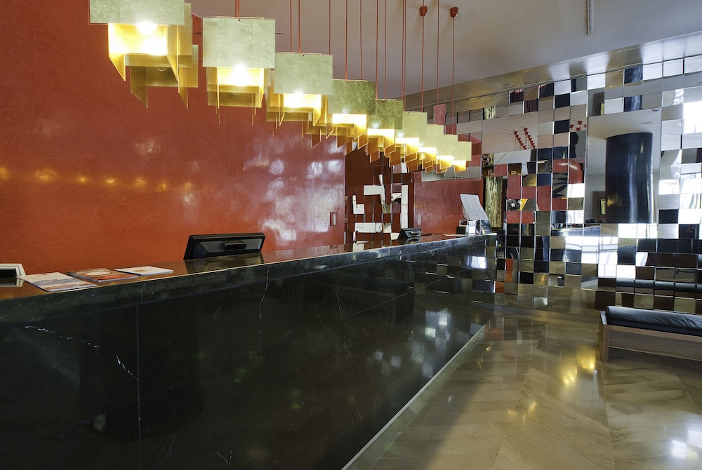 Reina Petronila Hotel 5/46