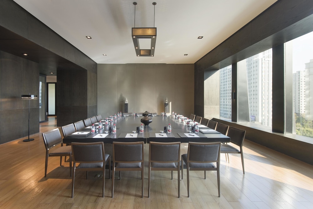 Hyatt Regency Wuhan Optics Valley 55/57