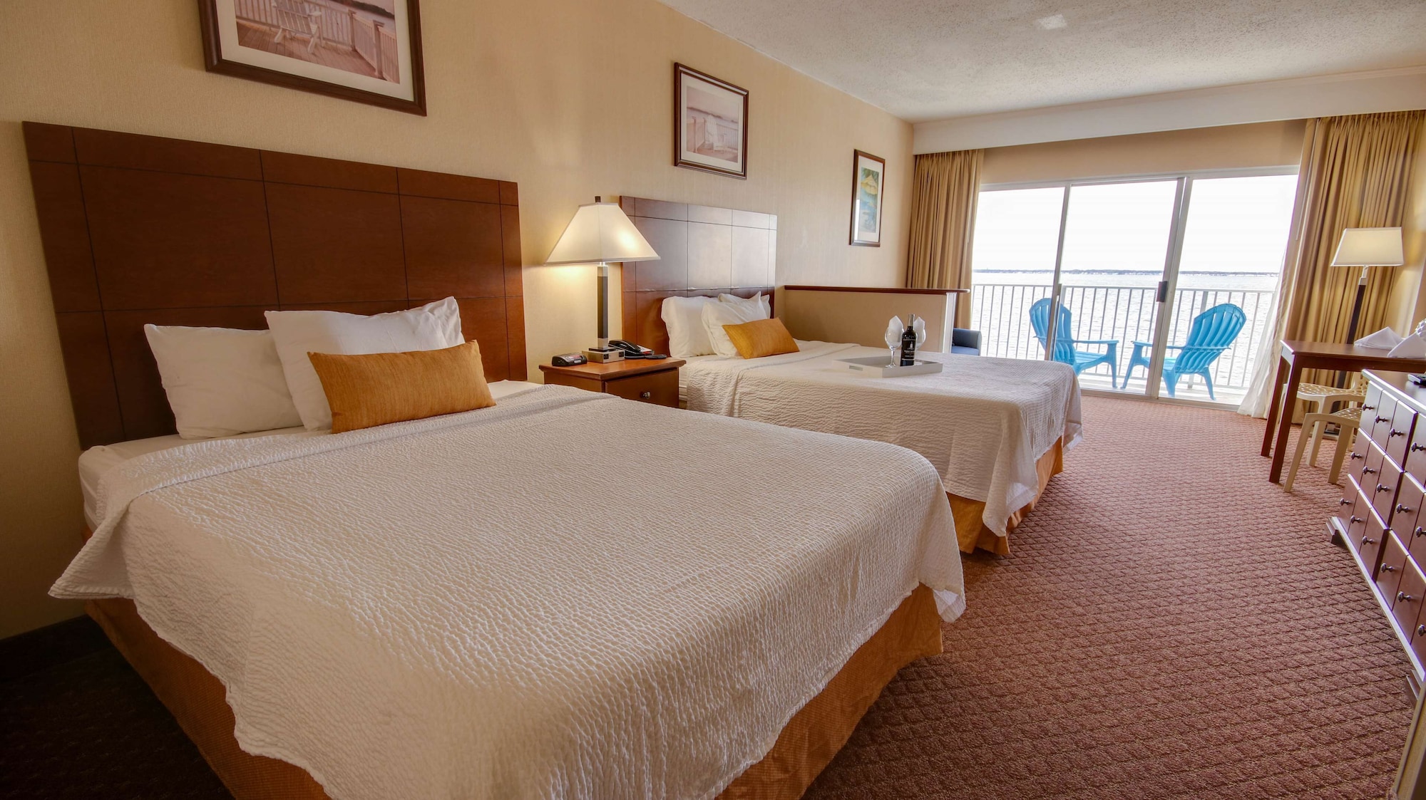 EFFICIENCY, DELUXE, 2 QUEEN BEDS, BAY VIEW, SOFA, SOUTH BUILDING