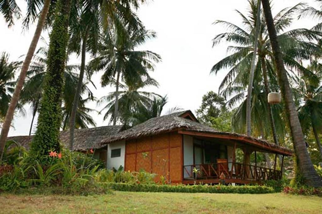Lipa Lodge Beach Resort 41/43