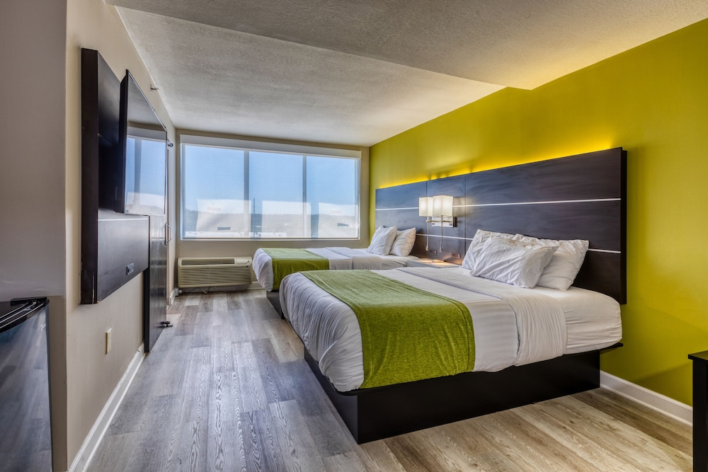STUDIO, 2 QUEEN BEDS