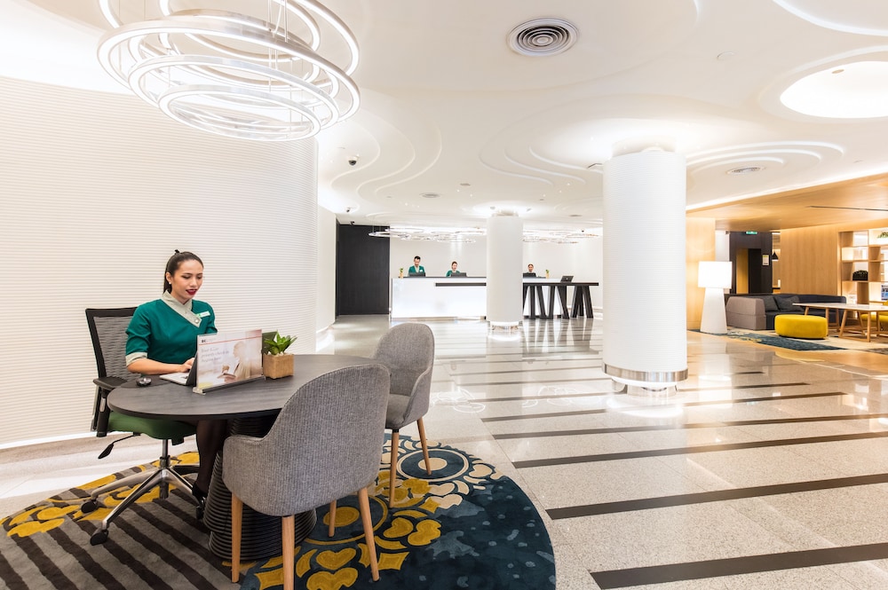 Holiday Inn Bangkok Hotel 9/76