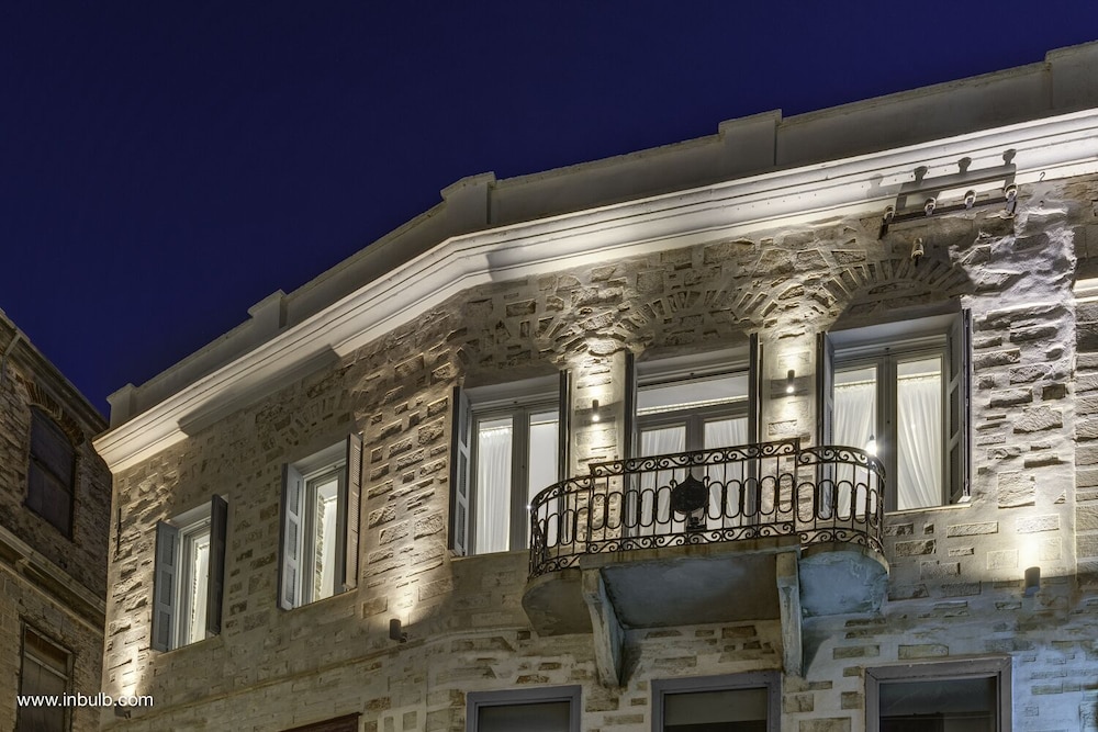 1844 Suites 6/61