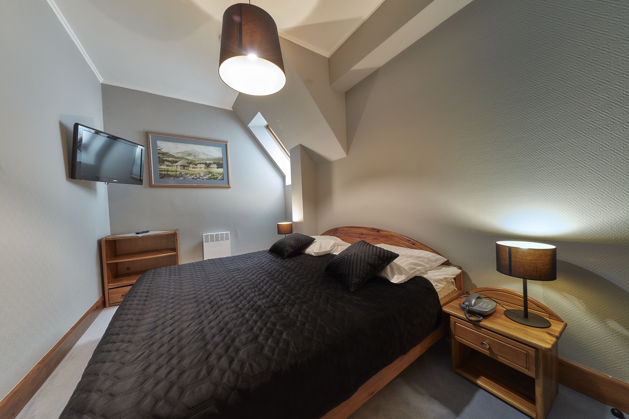 ROOM, SINGLE