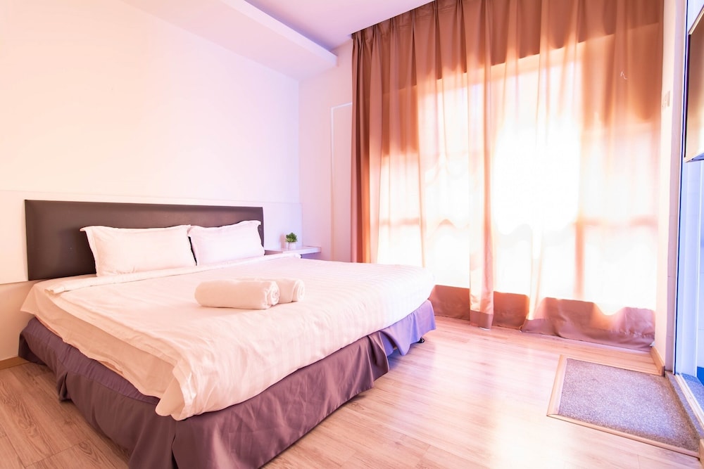Hotel Zamburger Plaza Mahkota 17/67