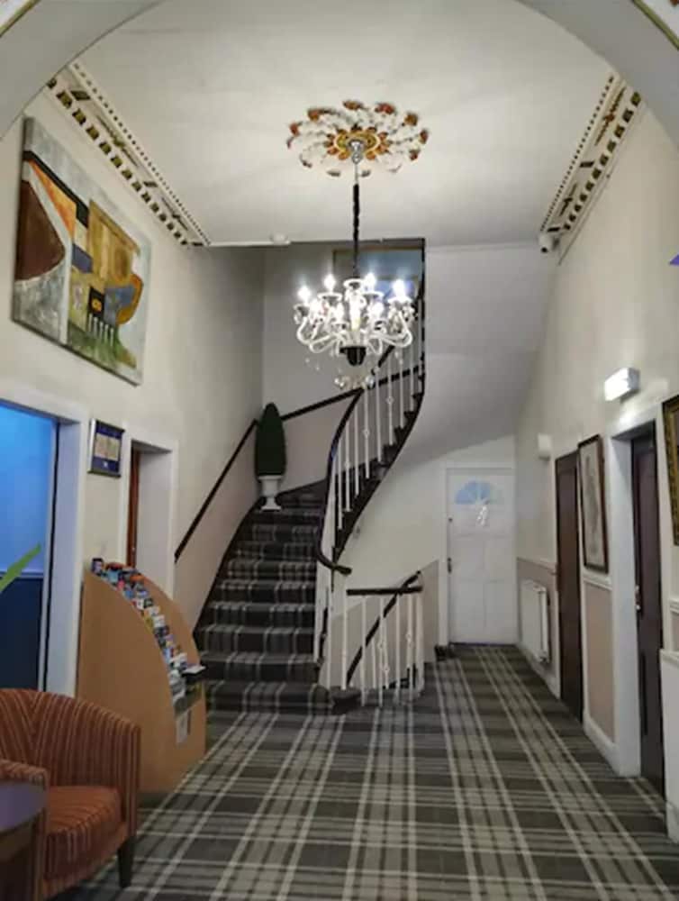Parkview House 68/69